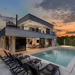 Vila Zorina Heated Pool 45 M2, Jacuzzi & Sauna Sveti Ivan (Istria)