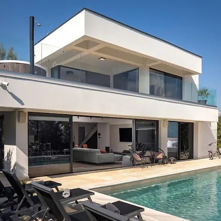 Zorina Heated Pool 45 M2, Jacuzzi & Sauna וילה *