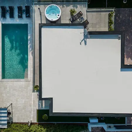 Zorina Heated Pool 45 M2, Jacuzzi & Sauna *